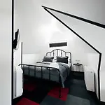 Hotell Broken Bed Hootel 3*