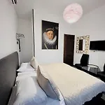 Hotell Broken Bed Hootel 3*