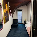 Broken Bed Hootel Hotell 3*