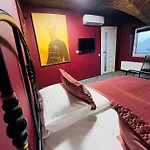 Broken Bed Hootel Hotell Kaunas