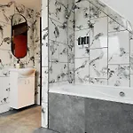 Broken Bed Hootel 3* Kaunas