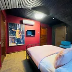 Hotell Broken Bed Hootel