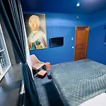 Broken Bed Hootel Hotell 3*