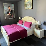 Broken Bed Hootel 3*