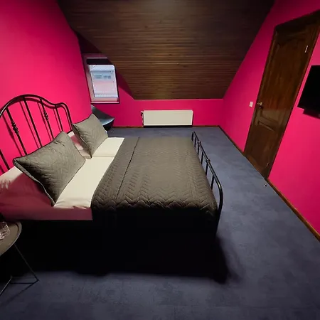 Broken Bed Hootel Otel 3*