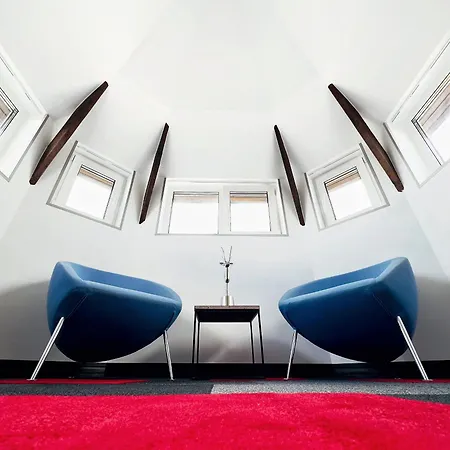 Broken Bed Hootel Hotell 3*