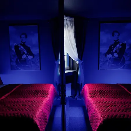 Broken Bed Hootel 3*