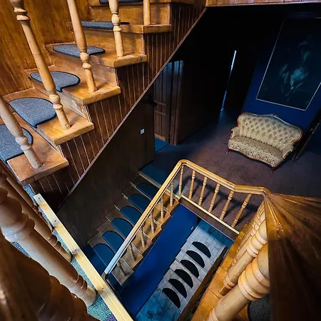 Hotel Broken Bed Hootel 3*
