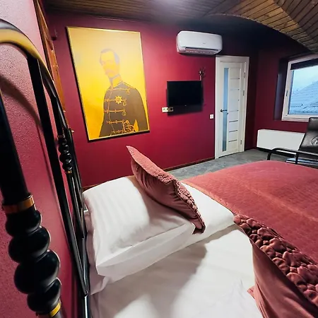 Broken Bed Hootel Hotel Kowno