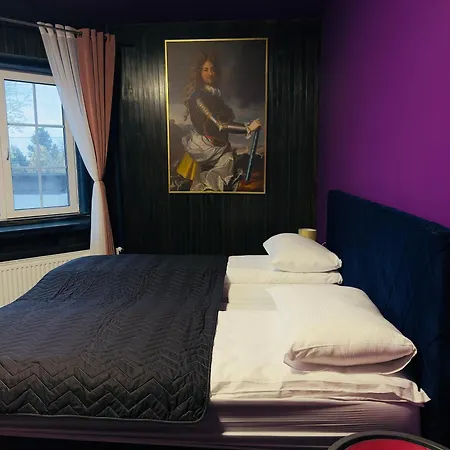 Broken Bed Hootel
