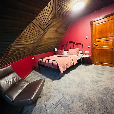 Broken Bed Hootel 3*