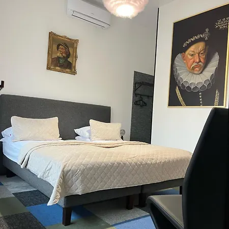 Broken Bed Hootel 3*
