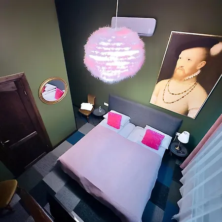 Hotell Broken Bed Hootel