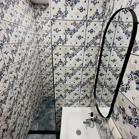 Broken Bed Hootel Hotell 3*