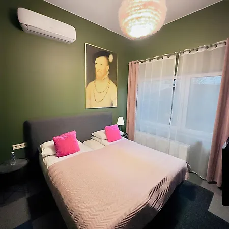 Broken Bed Hootel Hotell