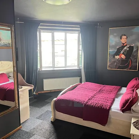 Broken Bed Hootel Hotell