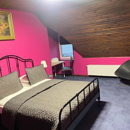 Broken Bed Hootel Hotell