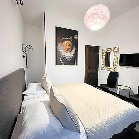 Hotell Broken Bed Hootel