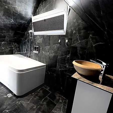 Hotell Broken Bed Hootel 3*