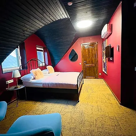 Hotell Broken Bed Hootel
