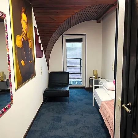 Hotell Broken Bed Hootel