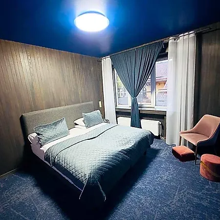Broken Bed Hootel Hotell 3*