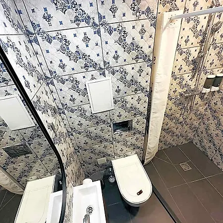 Hotel Broken Bed Hootel
