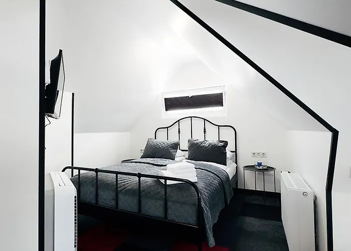 Hotell Broken Bed Hootel 3*