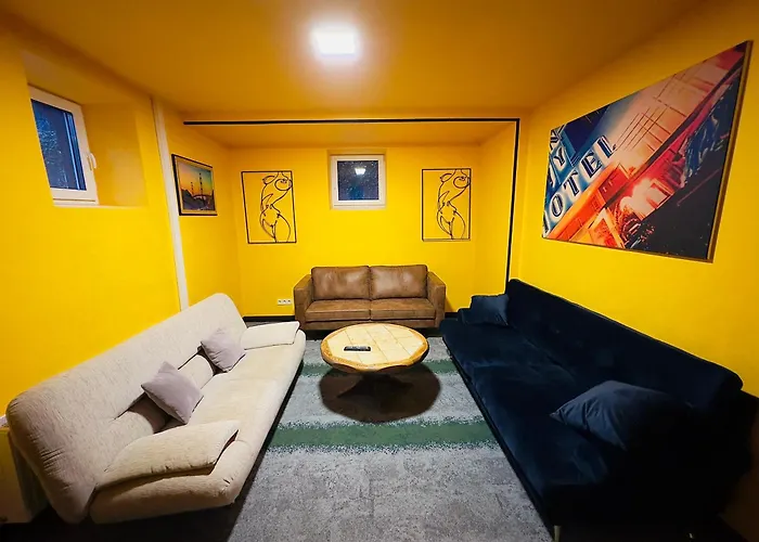 Broken Bed Hootel Hotell 3*