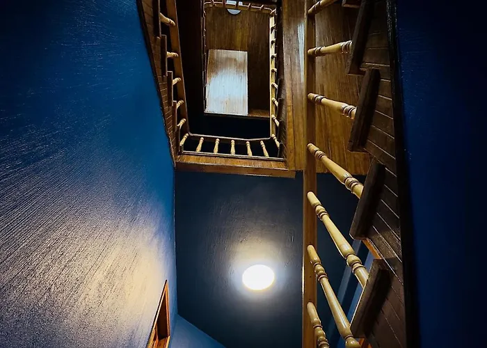 Broken Bed Hootel Hotell 3*