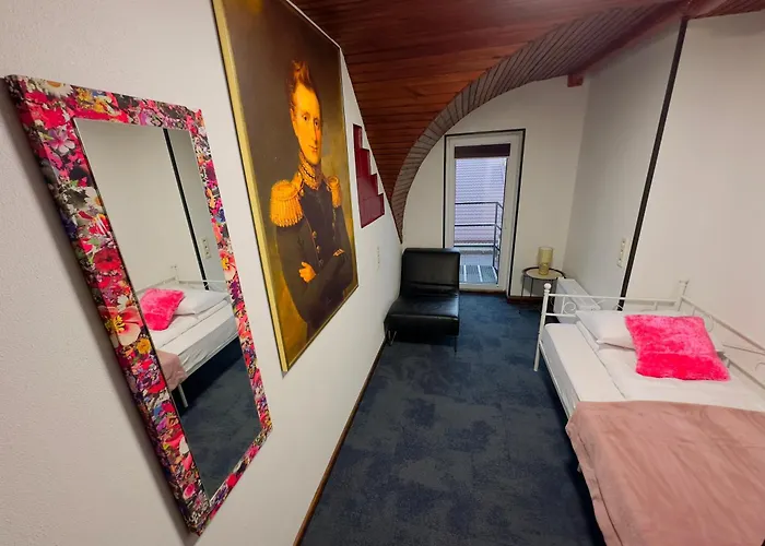 Broken Bed Hootel 3*