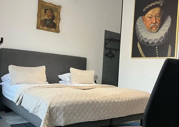 Broken Bed Hootel 3*