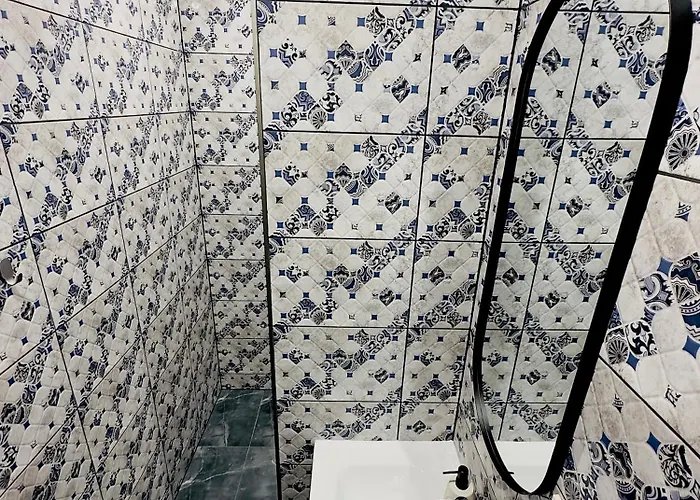 Broken Bed Hootel Hotell 3*