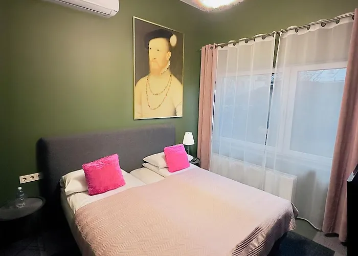 Broken Bed Hootel Hotell