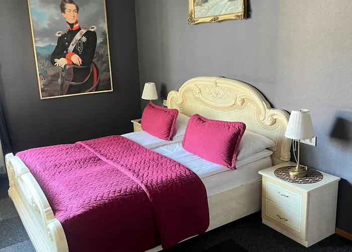 Broken Bed Hootel 3*